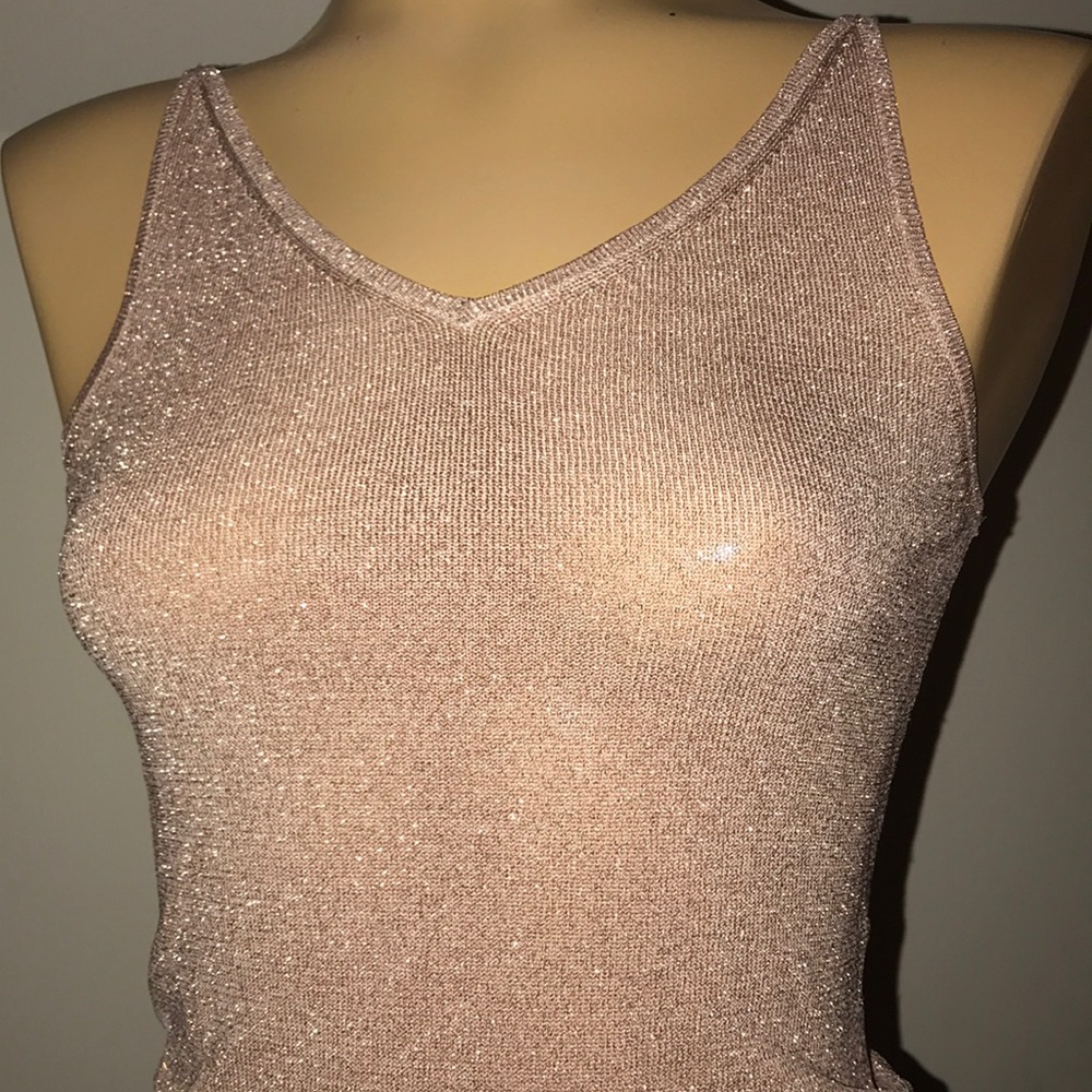 ❣️SOLD❣️Express NEW sparkled rose gold top💚 - Picture 2 of 4